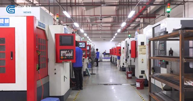 深圳直通車 聚焦計算機科技前沿，深圳電視臺深度報道行業新動態